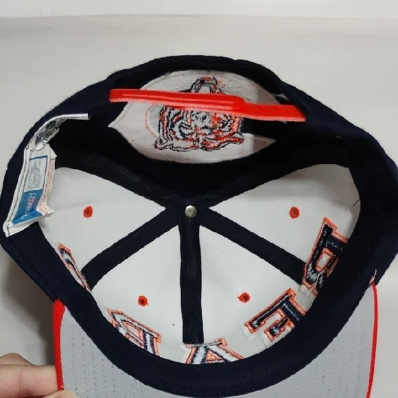 RARE! Bears Vintage Embroidered Logo Snap Back Cap 100% Wool (Office)